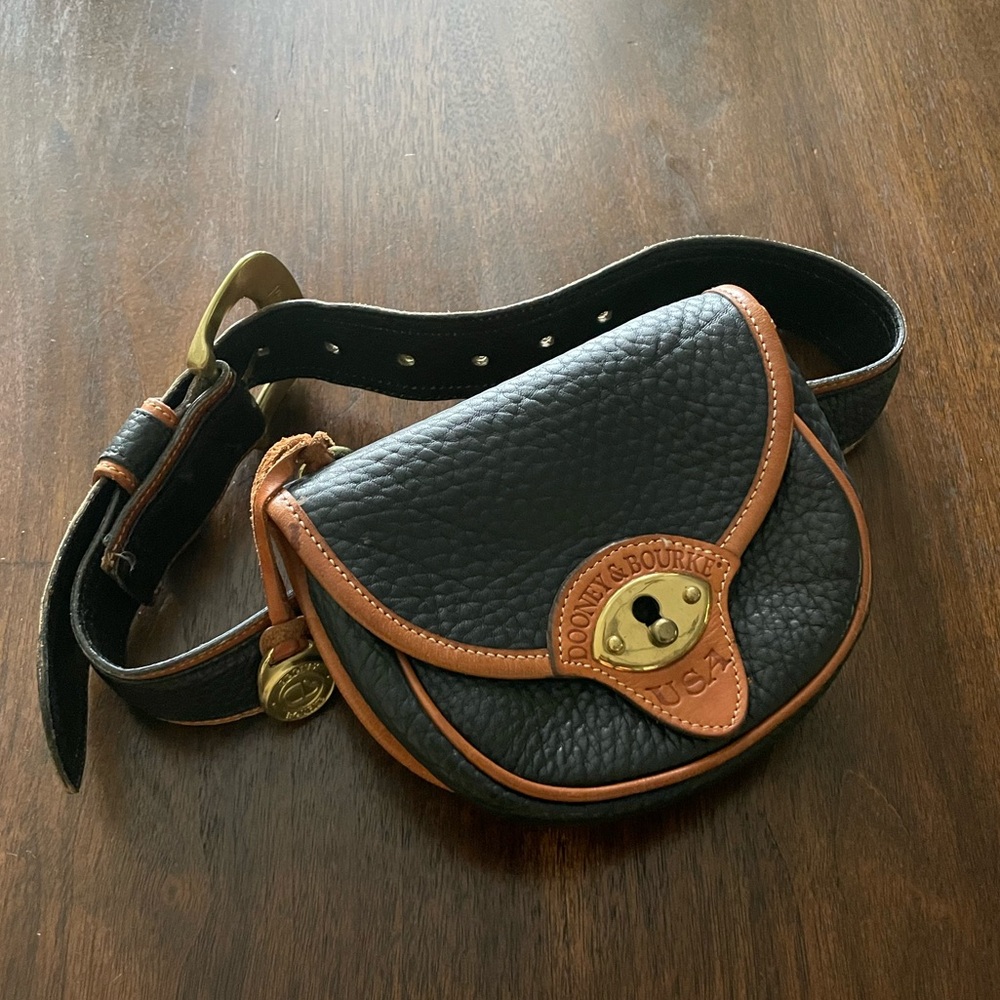 Vintage Dooney & Bourke All Weather Leather Belt + Belt Bag (Fanny Pack) XXS/XS